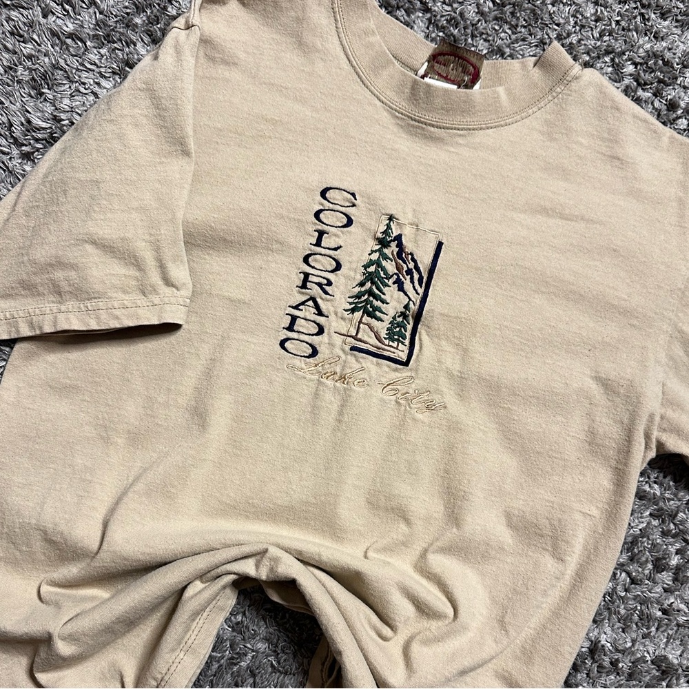 Colorado Embroidered Graphic Tee - Beige